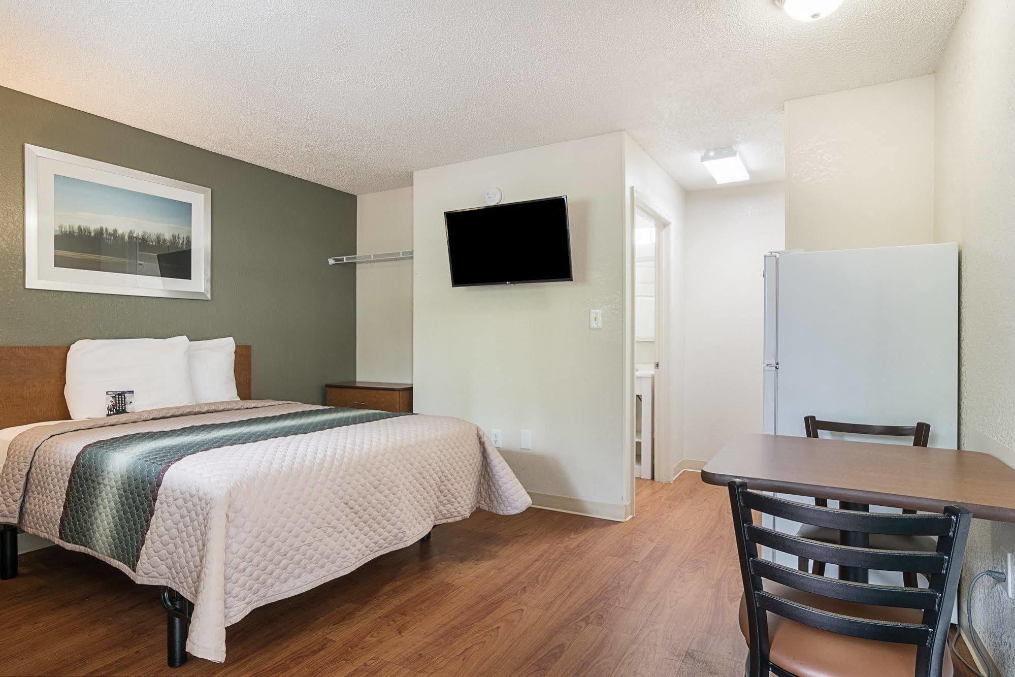 Hometowne Studios By Red Roof Orlando - Casselberry Bagian luar foto